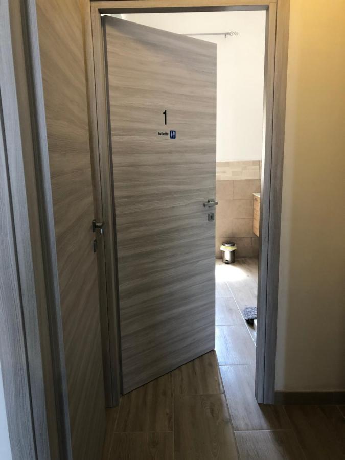 Domus Alice Apartment Монсерато Екстериор снимка